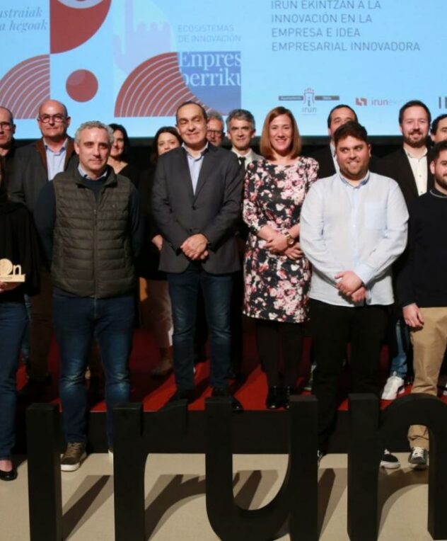 Foto familiar del premio a la innovación de Irun Ekintzan